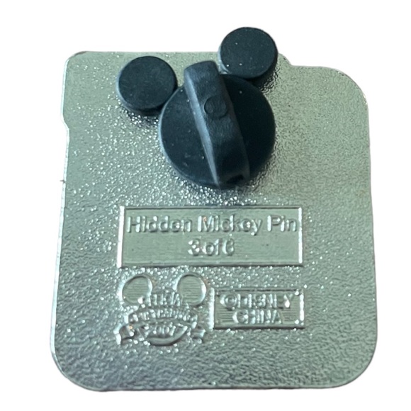 Disney Trading Pin Snow White “My Stepmother is all Heart!" 2016 - Picture 2 of 2